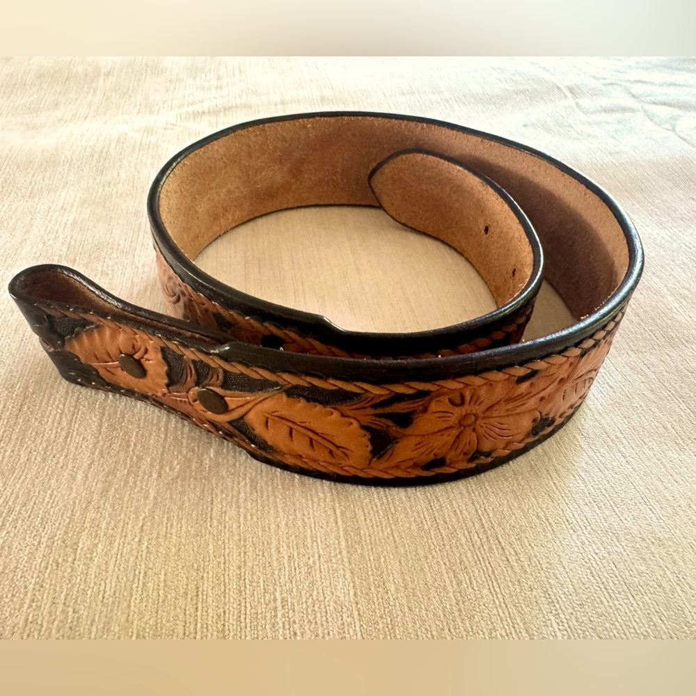 Hand-Tooled Floral Leather Belt in Tan and Black - Classic Western Style